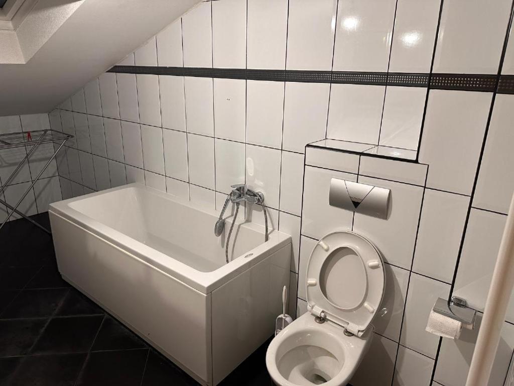 Rooms Near The Airport Сараево Екстериор снимка